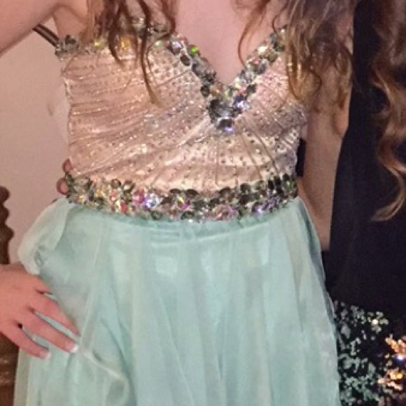GREEN/GOLD PROM DRESS - Picture 2 of 2